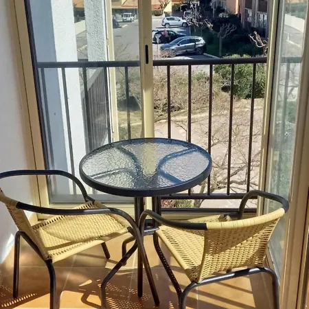 Apartment T2 Avec Loggia Belle Vue Et Parking *